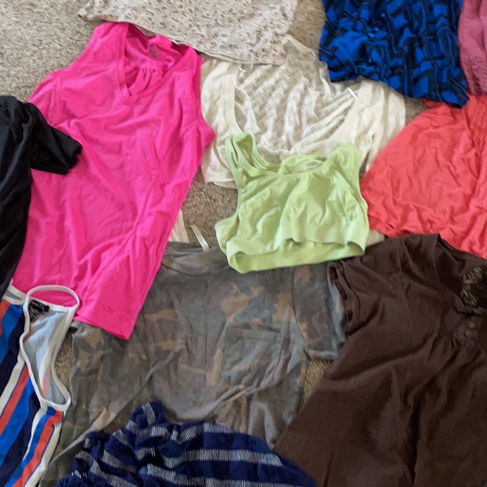 Random Clothes Bundle Size Medium - image 3